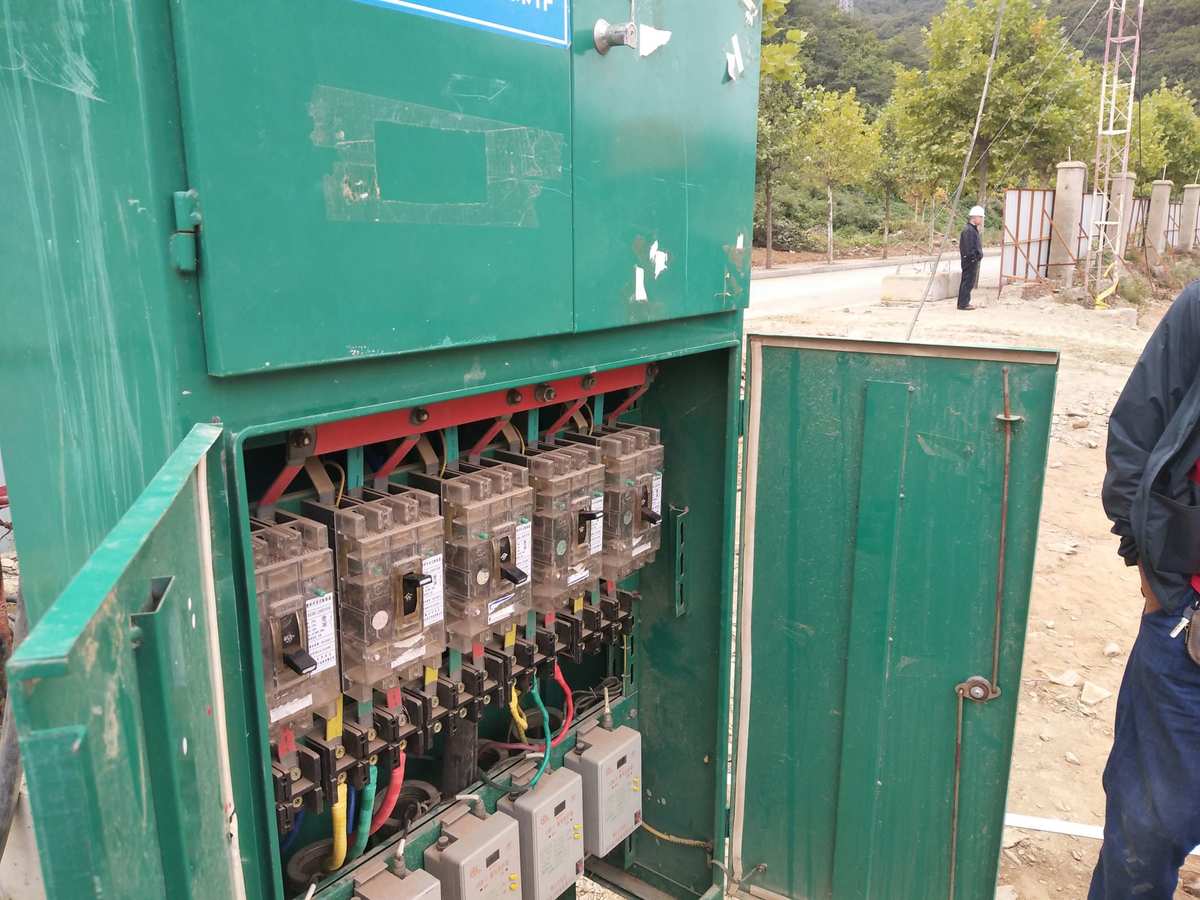 关于13#楼一级配电箱电缆埋设及工业插座安全管理的紧急通知