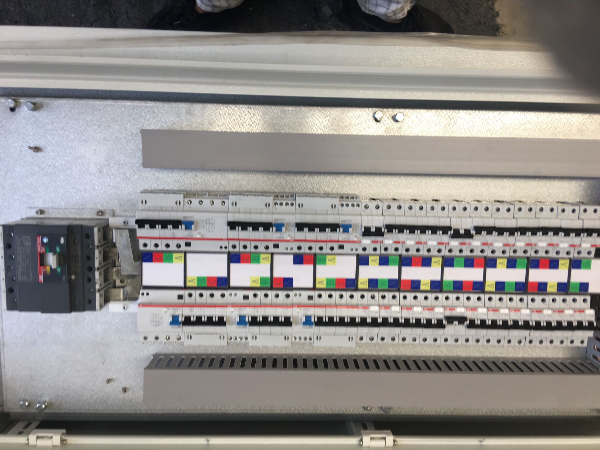 汇利排骨配电箱 挂壁式终端配电的可靠之选